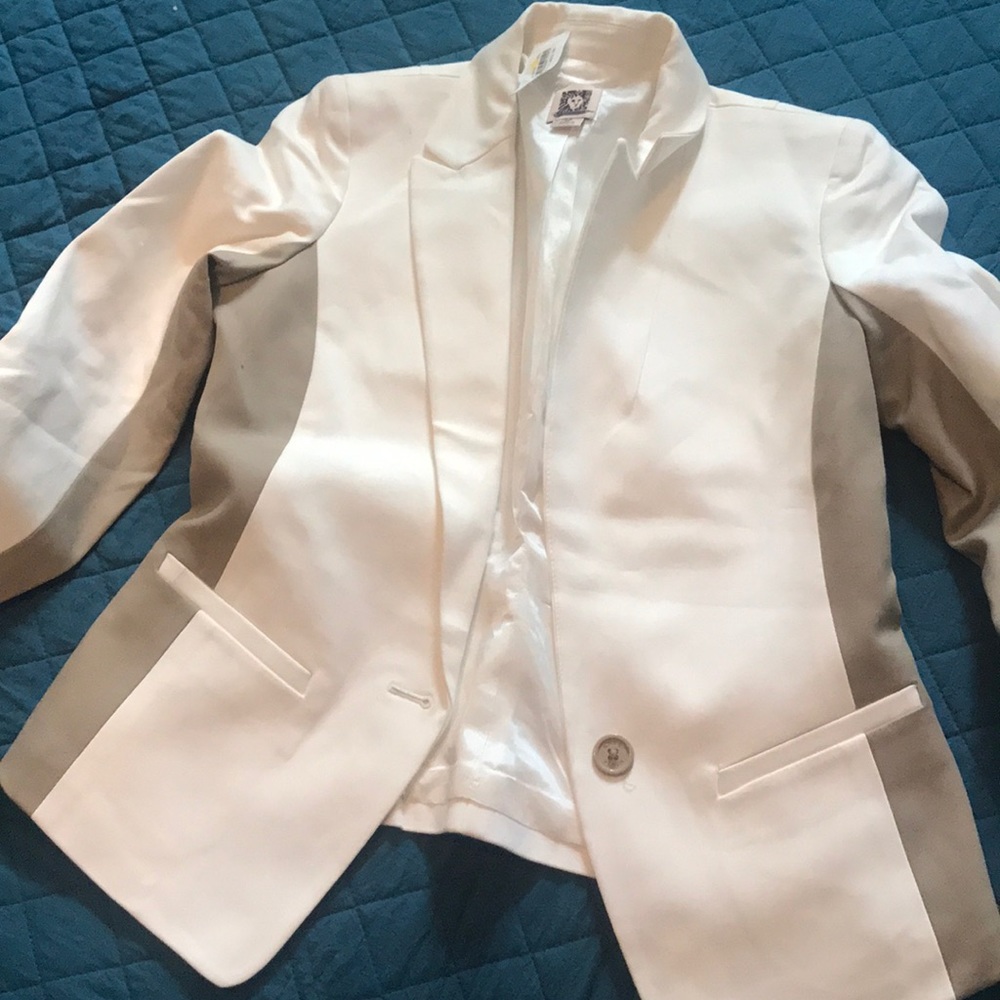 Blazer - Picture 2 of 2